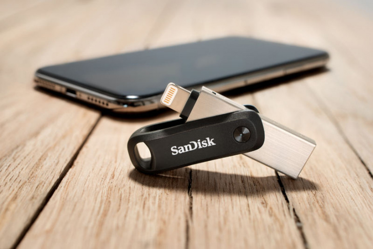 Sandisk Key Art Ixpand Flash Drive Lr